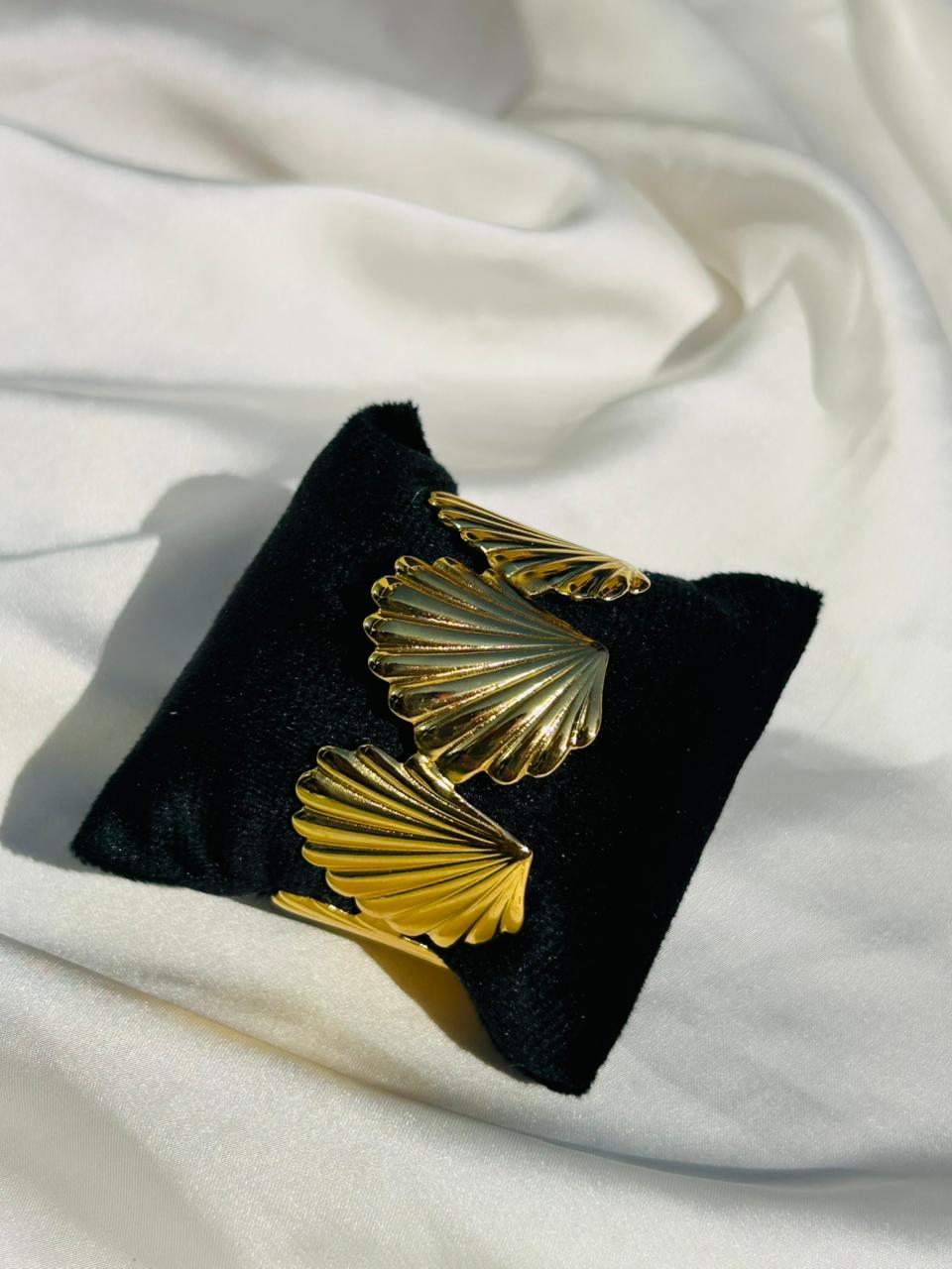 Golden Stainless Steel Hand Cuff