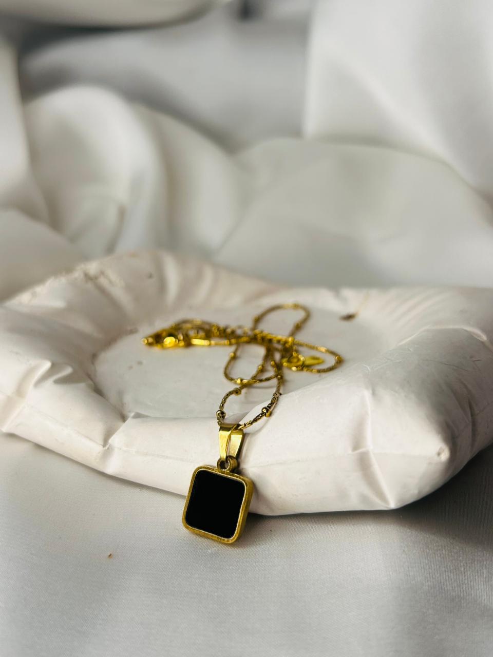 Minimal Pendant Necklace-Stainless steel & Anti Tarnish