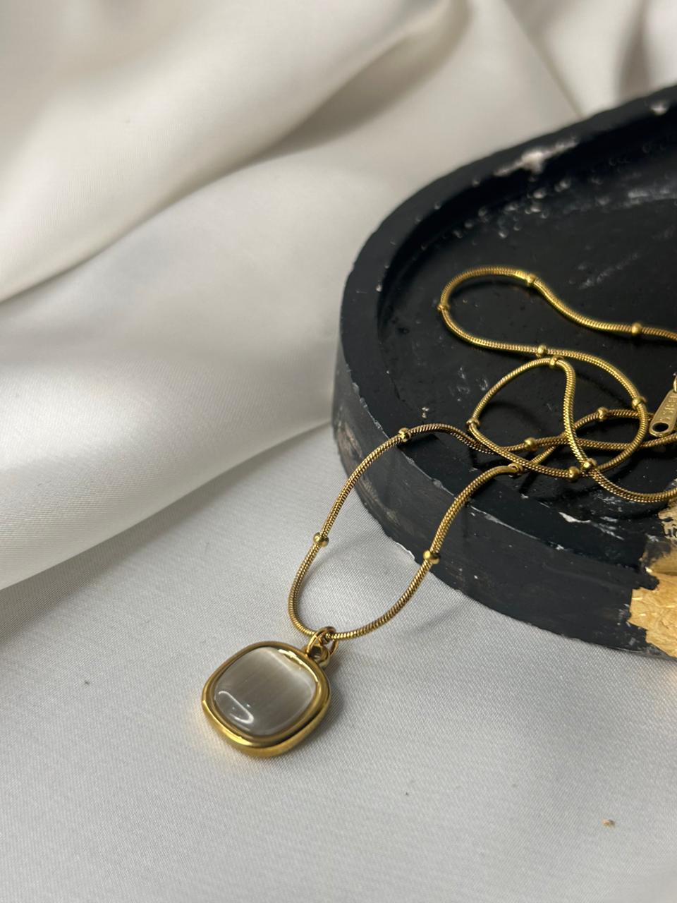 Minimal Pendant Necklace-Stainless steel & Anti Tarnish