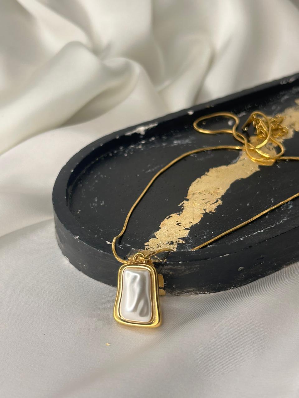 Minimal Pendant Necklace-Stainless steel & Anti Tarnish