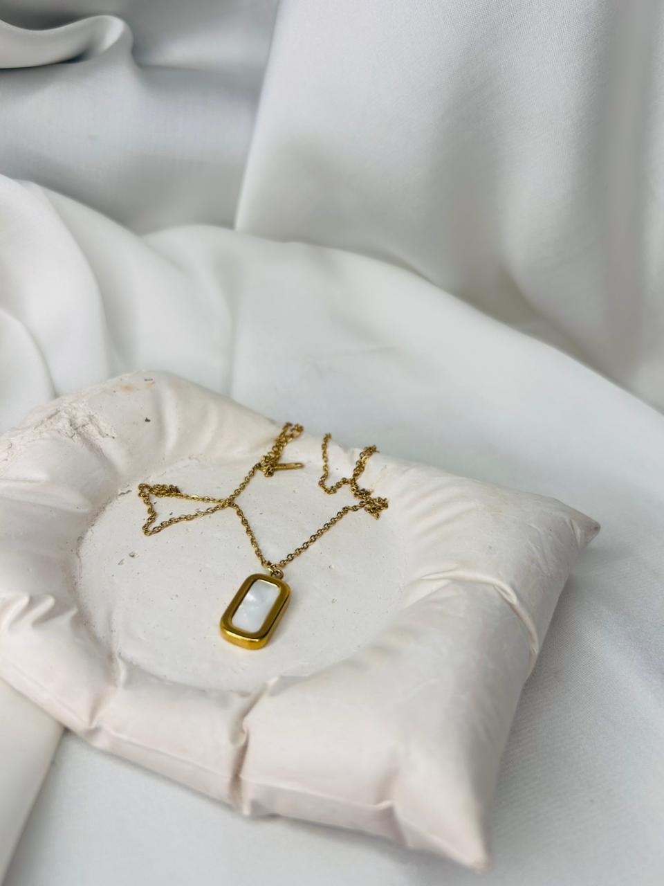 Minimal Pendant Necklace-Stainless steel & Anti Tarnish